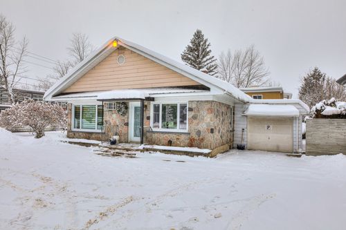 930 Rue De L'École, Mont Tremblant, QC, J8E3H3 | Card Image