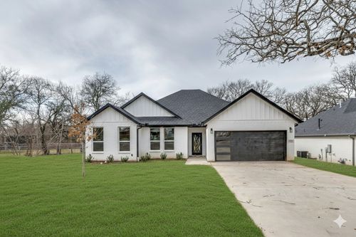 411 N Watson St, Seagoville, TX, 75159-3767 | Card Image