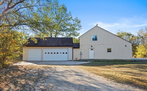 1067 Somers Rd, Lyons, MI, 48851-9702 | Card Image