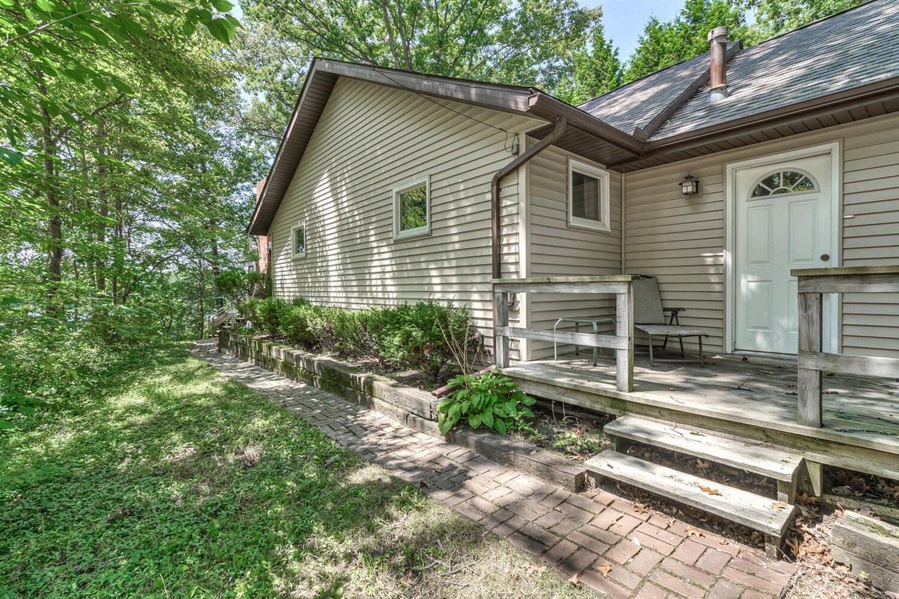 Bluff Dr, Marcellus, MI 49067