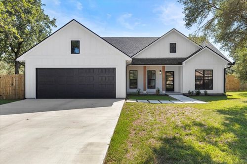 2233 Valentine Rd, La Grange, TX, 78945-2406 | Card Image