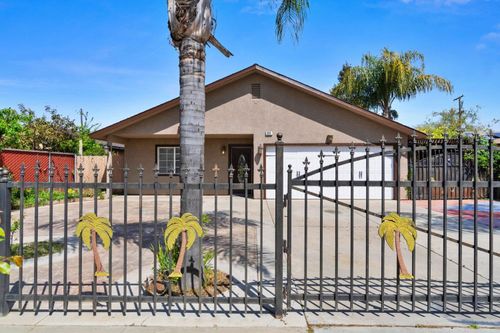 924 W Valencia Ave, Fresno, CA, 93706-3529 | Card Image