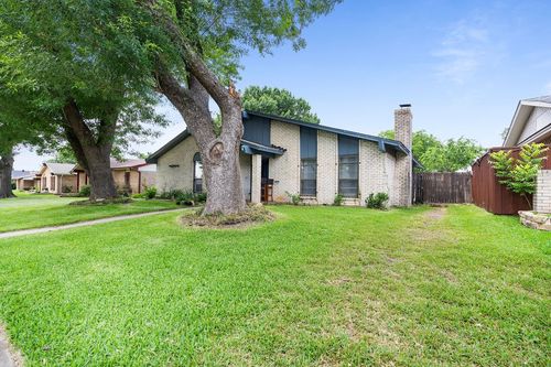 948 Meadowcove Cir, Garland, TX, 75043-2725 | Card Image