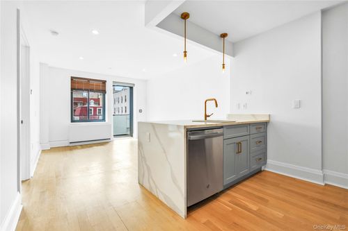 3b-2343 31st Rd, Astoria, NY, 11106-4037 | Card Image