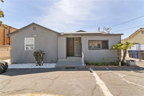 8996 Newport Ave, Fontana, CA, 92335-4718 | Card Image