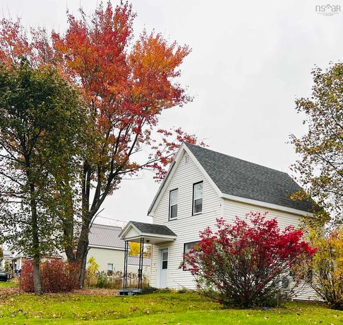 21 Prospect St, New Glasgow, NS, B2H4B7 | Card Image