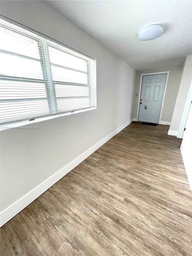 800 Nw 3 Rd Ter, House other with 2 bedrooms, 1 bathrooms and null parking in Hallandale Beach FL | Image 9