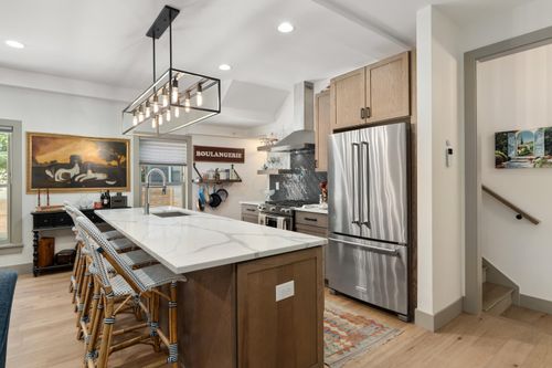 792 Highland St, Columbus, OH, 43215-1392 | Card Image