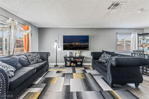 11c-2915 Cedar Ave, Las Vegas, NV, 89101-3832 | Card Image