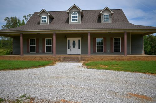 1002 Robbins Ln, Blue Springs, MS, 38828-2100 | Card Image