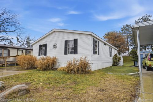 3009 Bay View Dr, Fenton, MI, 48430-3301 | Card Image