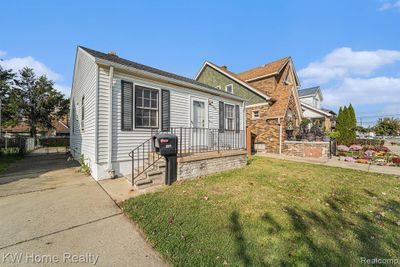 5505 Kenilworth Street, Home with 2 bedrooms, 1 bathrooms and null parking in Dearborn MI | Image 2