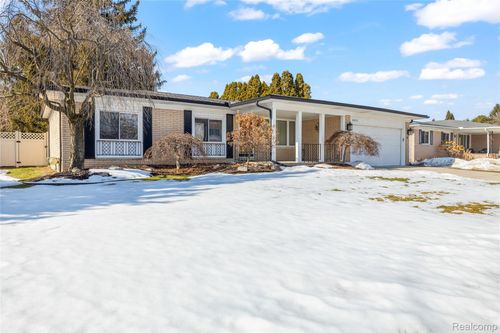 5091 Blair Dr, Troy, MI, 48085-4022 | Card Image