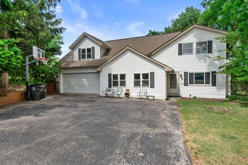W271N2641 Pear Tree Ln, Pewaukee, WI, 53072-4429 | Card Image