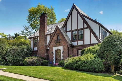 16 Lancaster Rd, Newton, MA, 02458-2626 | Card Image