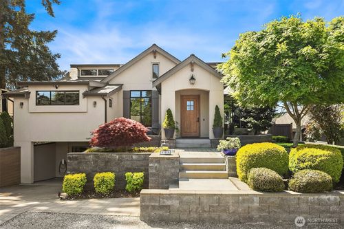 525 16th Avenue W, Kirkland, WA, 98033 | Card Image
