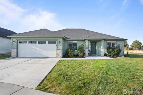 3304 W Crabapple Ct, Moses Lake, WA, 98837-6102 | Card Image
