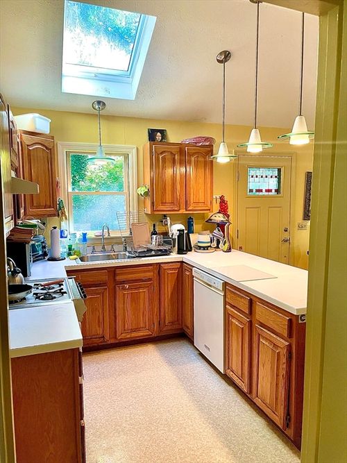 20 Hidden Village Rd, Falmouth, MA, 02540-4338 | Card Image