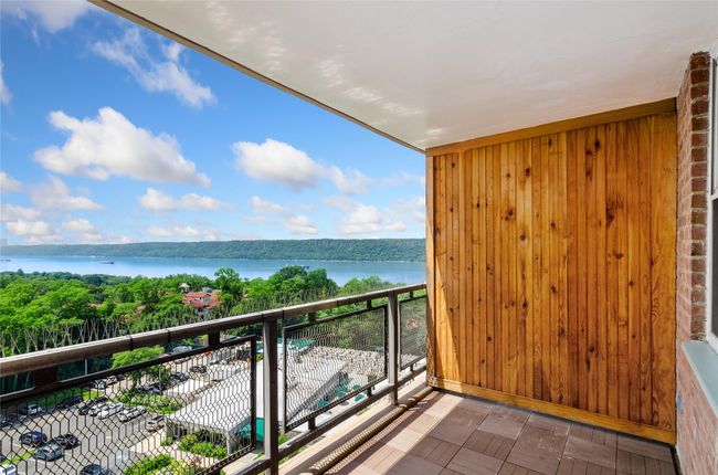 Balcony with a water view | Image 4