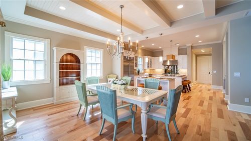 725 W Lake Dr, NAPLES, FL, 34102-6853 | Card Image