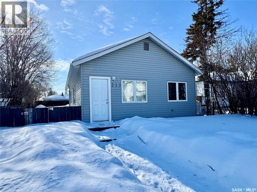 211 9th St E, Prince Albert, SK, S6V0X7 | Card Image