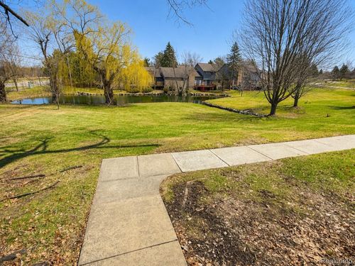 5525 Woodland Ct, West Bloomfield, MI, 48322-1411 | Card Image