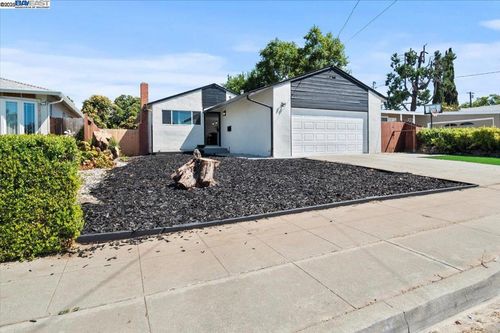 974 Ventura Ave, Livermore, CA, 94551-8111 | Card Image