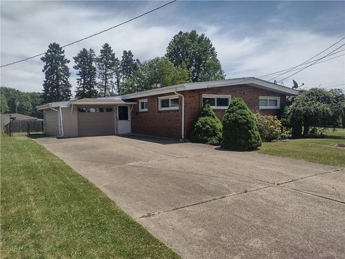 313 Chester Dr, New Kensington, PA, 15068-3101 | Card Image