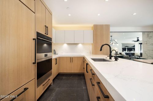 304-684 W Lionshead Cir, Vail, CO, 81657-5467 | Card Image