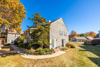 316 Georgetown Drive, Condo with 3 bedrooms, 2 bathrooms and 1 parking in Glastonbury CT | Image 1