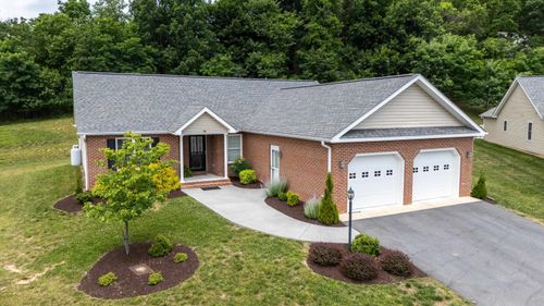 26 Oak View Dr, STAUNTON, VA, 24401-9170 | Card Image