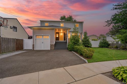 4 Wilshire Court, Hempstead, NY, 11520 | Card Image