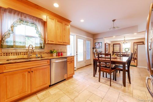 10 Grenville Ct, East Rockaway, NY, 11518-1004 | Card Image