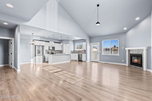 apt-2-671 S 83rd Ave, Yakima, WA, 98908-9777 | Card Image