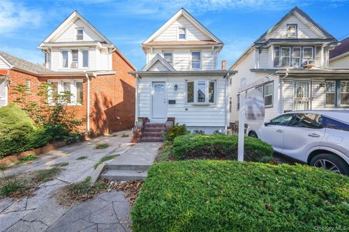 6915 Loubet St, Forest Hills, NY, 11375-5845 | Card Image