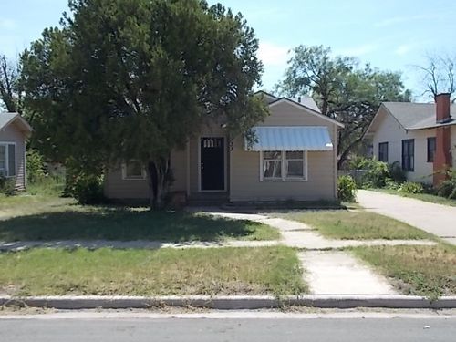933 Peach St, Abilene, TX, 79602-2420 | Card Image