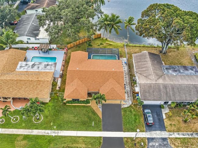 8910 Nw 7 Th Ct, House other with 3 bedrooms, 2 bathrooms and null parking in Pembroke Pines FL | Image 52