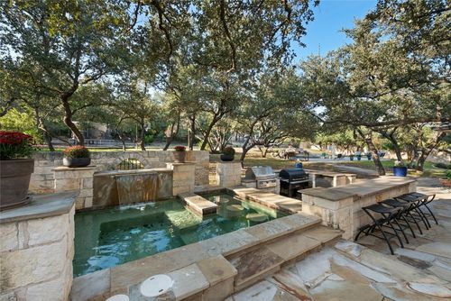 2 Heatherbloom Ln, The Hills, TX, 78738-1467 | Card Image
