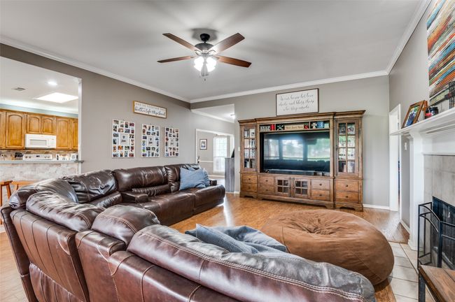 4811 Jakes Way, House other with 3 bedrooms, 2 bathrooms and null parking in Midlothian TX | Image 4