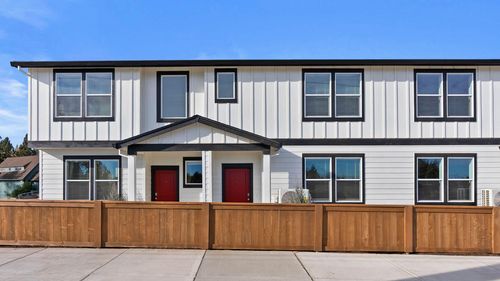 62739 Eagle Rd, Bend, OR, 97701-9572 | Card Image