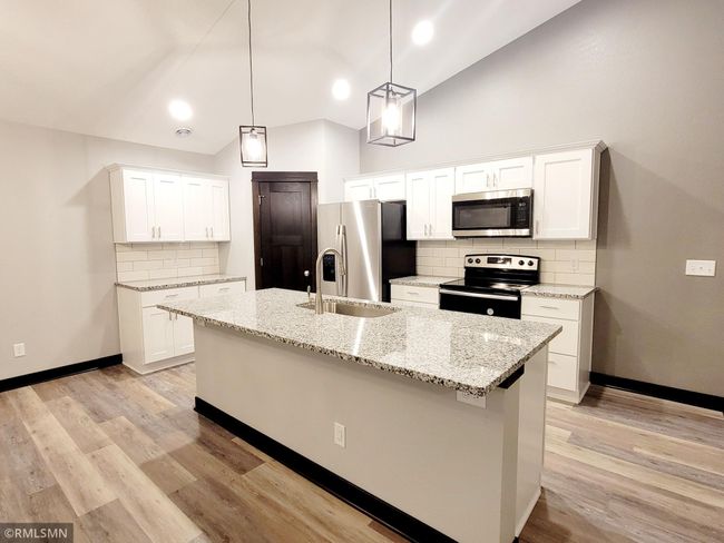 *Listing pictures are of previous model with similar finishes and layout* | Image 4