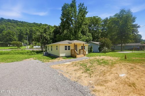 210 E Spring St, Oliver Springs, TN, 37840-2123 | Card Image