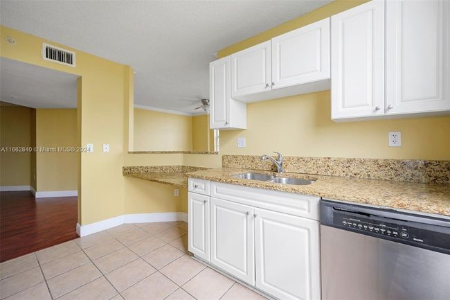 APT-1303 - 520 Se 5 Th Ave, Condo with 3 bedrooms, 2 bathrooms and null parking in Fort Lauderdale FL | Image 18