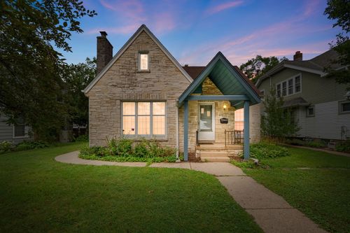3317 S 46th St, Greenfield, WI, 53219-4825 | Card Image