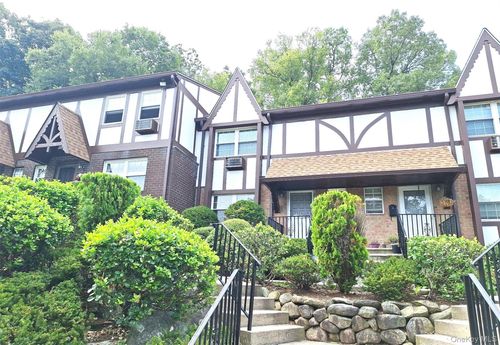 235 Parkside Dr, Suffern, NY, 10901-7801 | Card Image