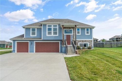14172 Rockaway Ct, Basehor, KS, 66007-3063 | Card Image