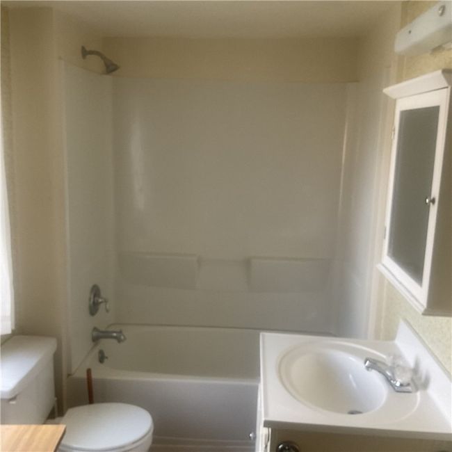 323 Prestley Rd, Condo with 1 bedrooms, 1 bathrooms and 2 parking in Bridgeville PA | Image 4