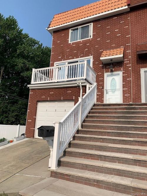 126 Mulberry Ave, Staten Island, NY, 10314-3714 | Card Image