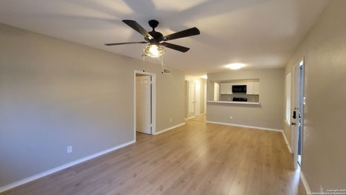 apt-8-516 Gentleman Rd, Balcones Heights, TX, 78201-1817 | Card Image