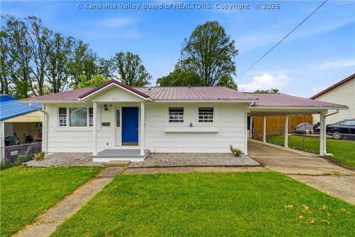 207 Lakeview Dr, Hurricane, WV, 25526-1715 | Card Image